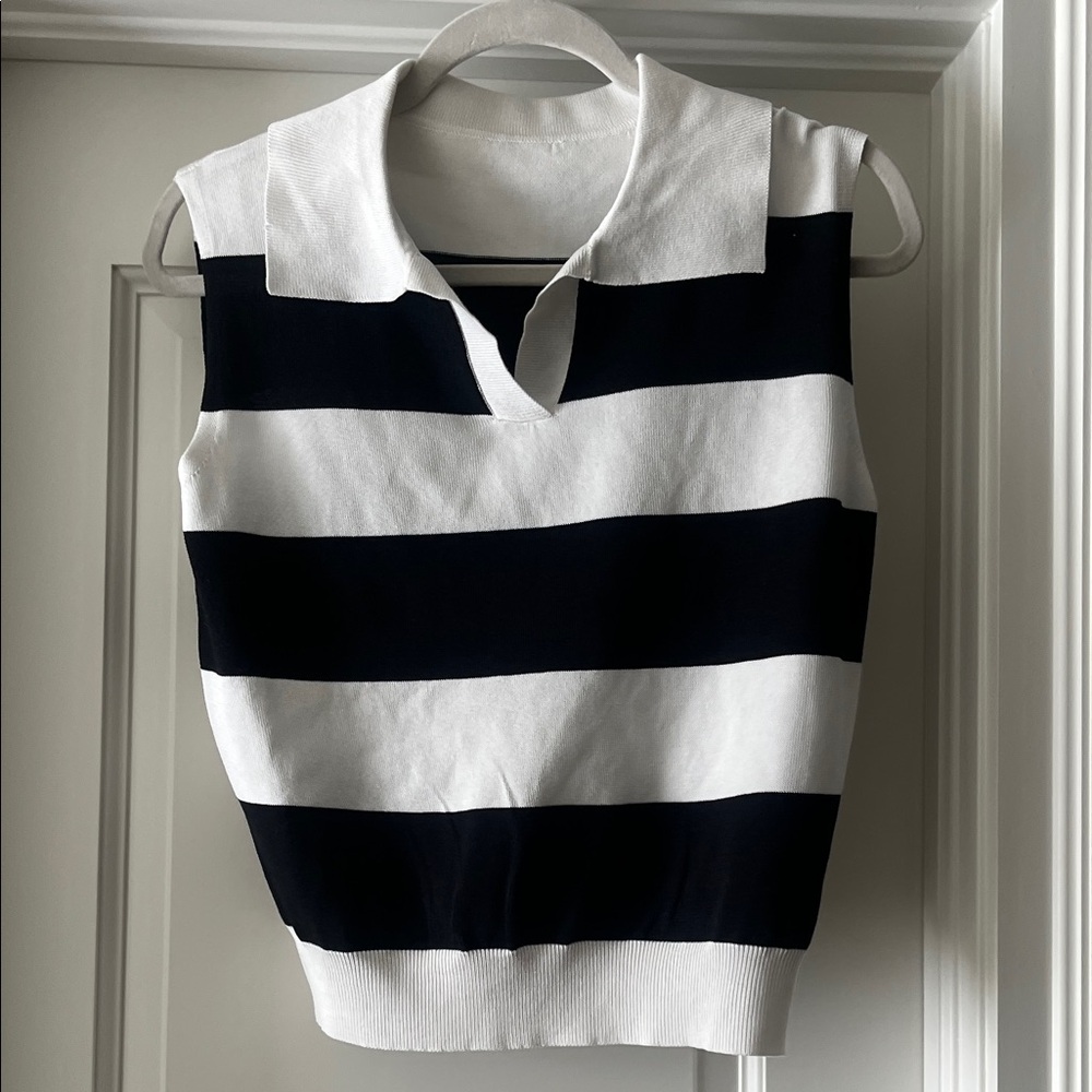 SLEEVELESS COLLAR TANK TOP